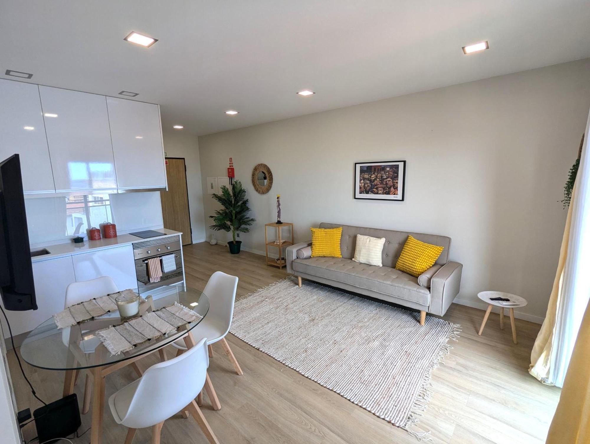 Top-floor One-bedroom Flats - Peaceful With Ocean And Views Apartamento