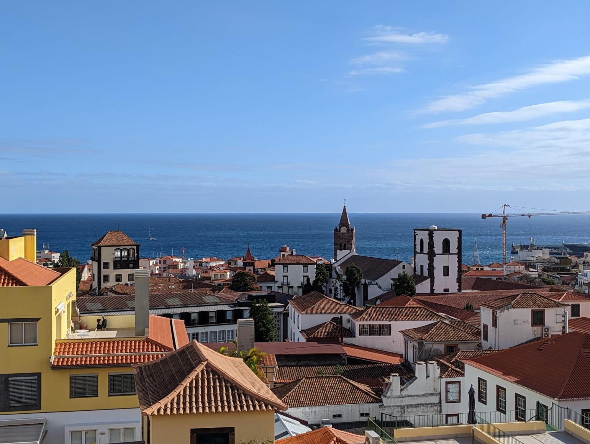 Top-floor One-bedroom Flats - Peaceful With Ocean And Views *