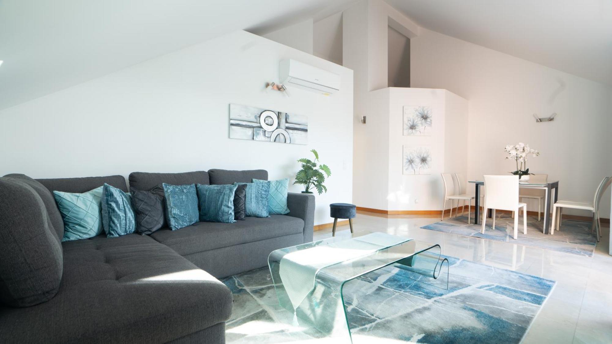 Eclipse Ii - Living By Lovelystay Apartment
