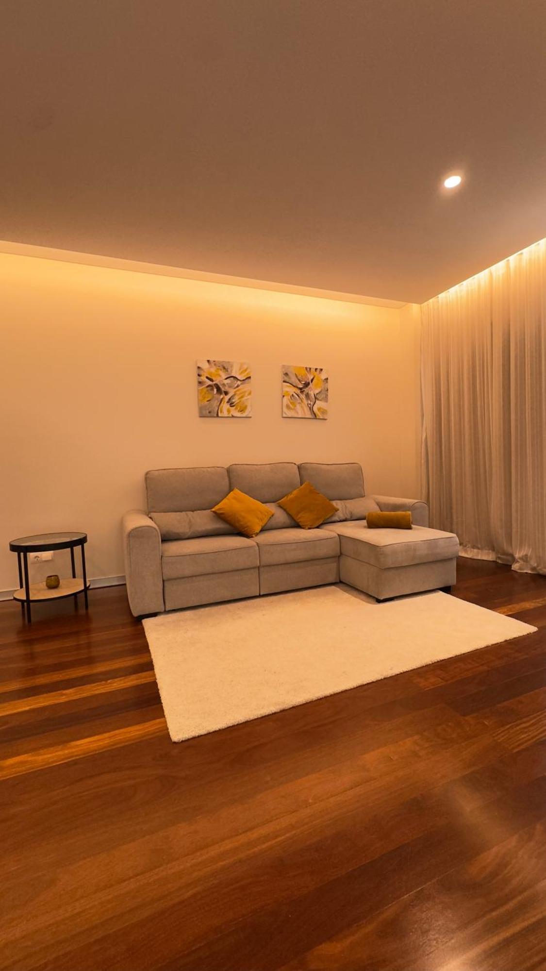 La Vie Center Flat