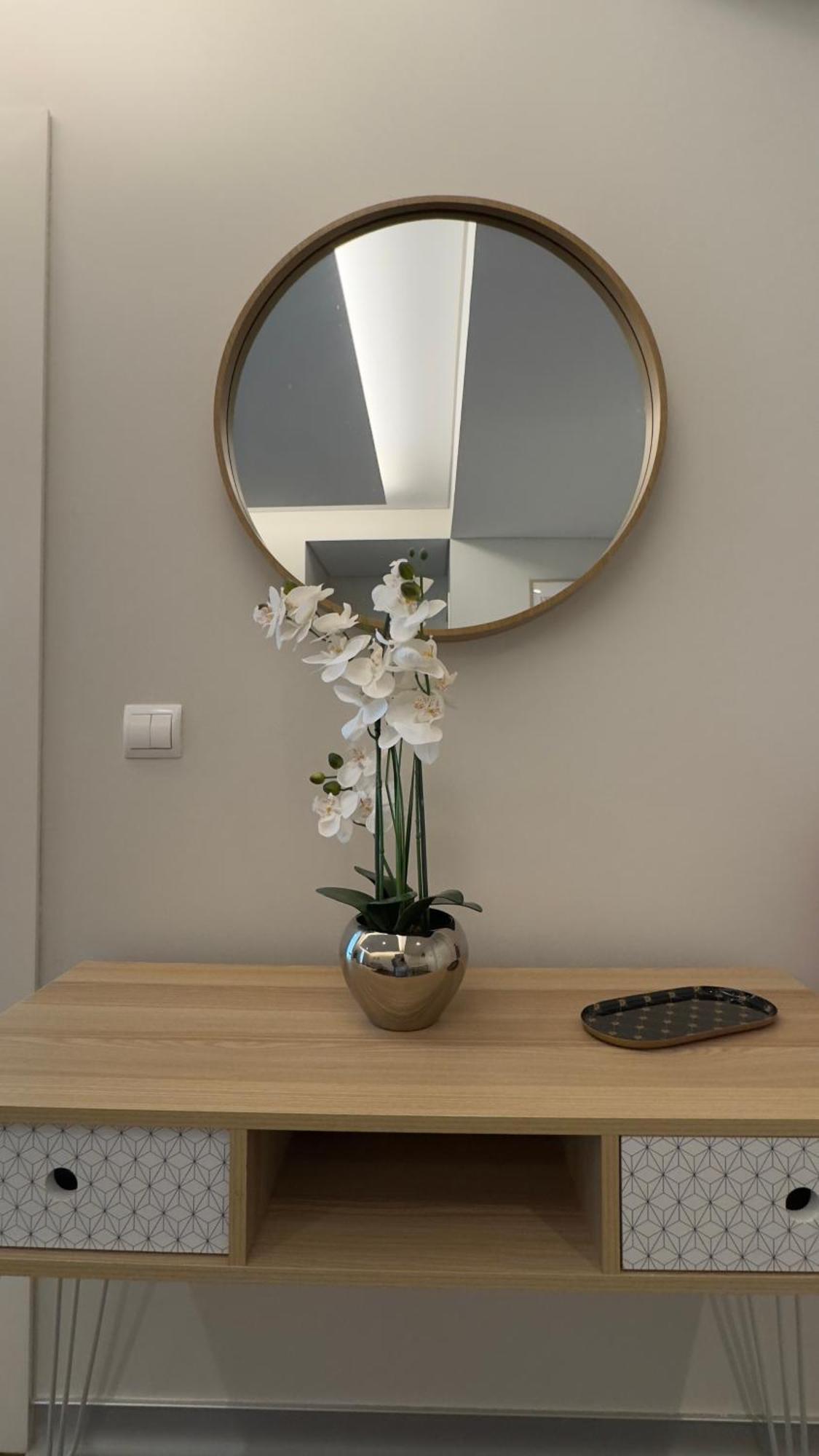La Vie Center Flat *