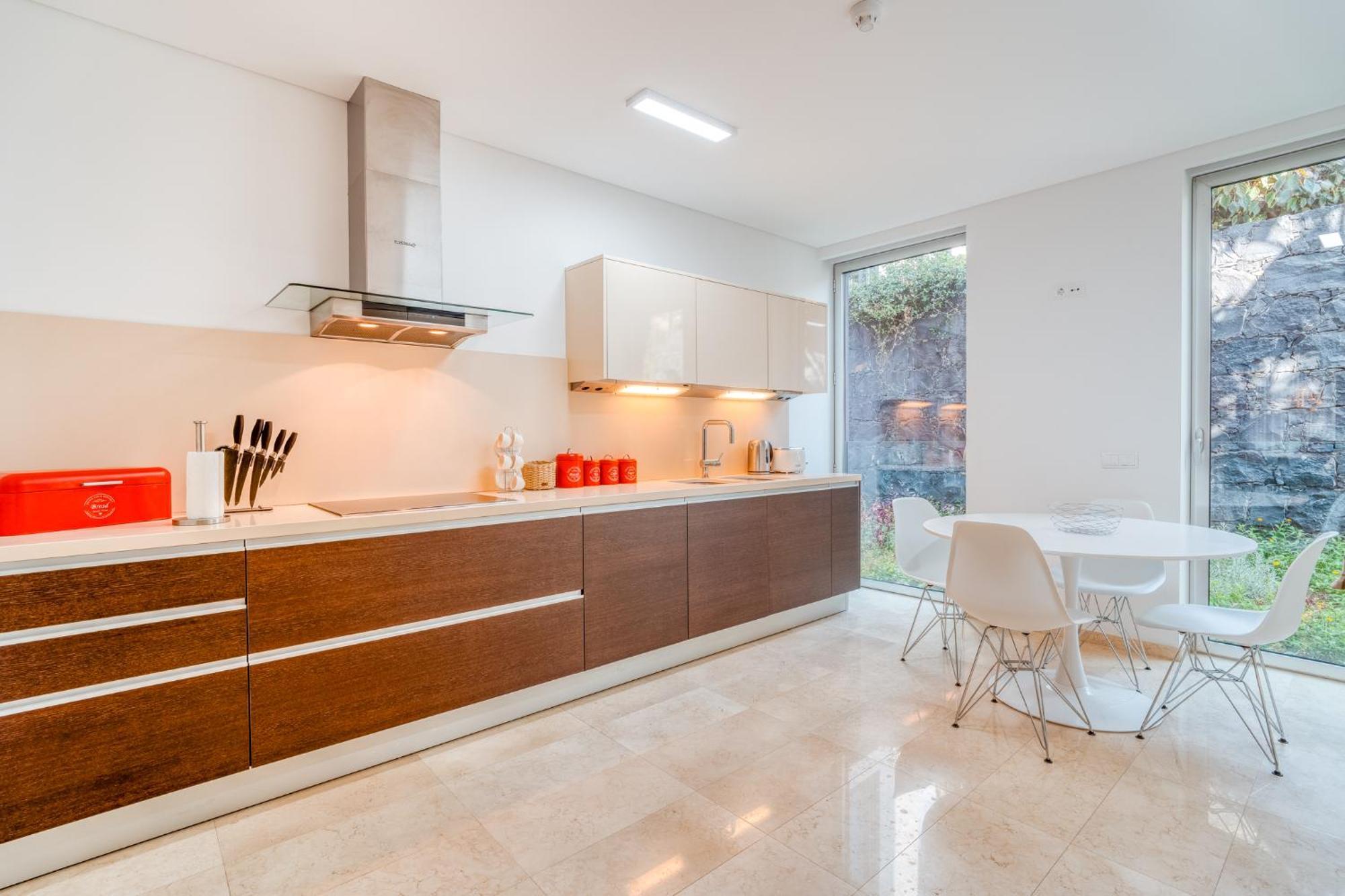 Bk - 3 Pools - Gym - Ac - Huge Balcony Apartment
