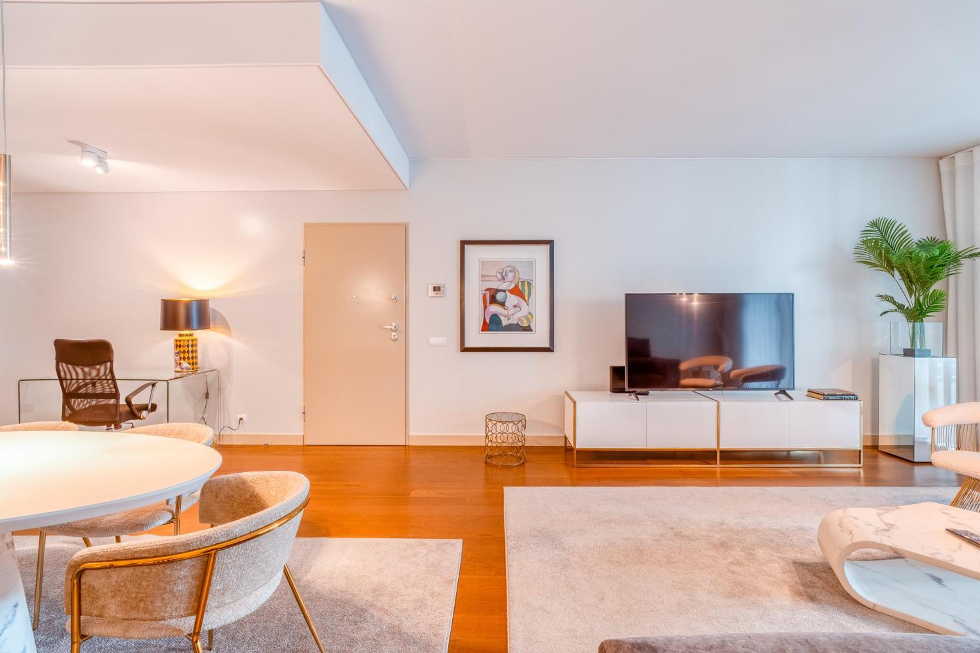 Apartment Bk - 3 Pools - Gym - Ac - Huge Balcony *
