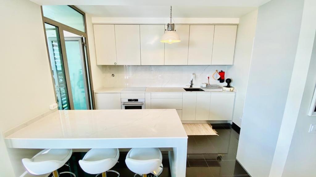 Charming Monumental Apartment *