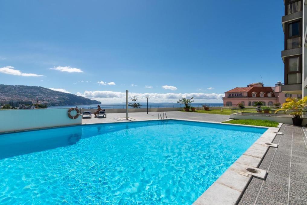 106 * Funchal (Madeira)