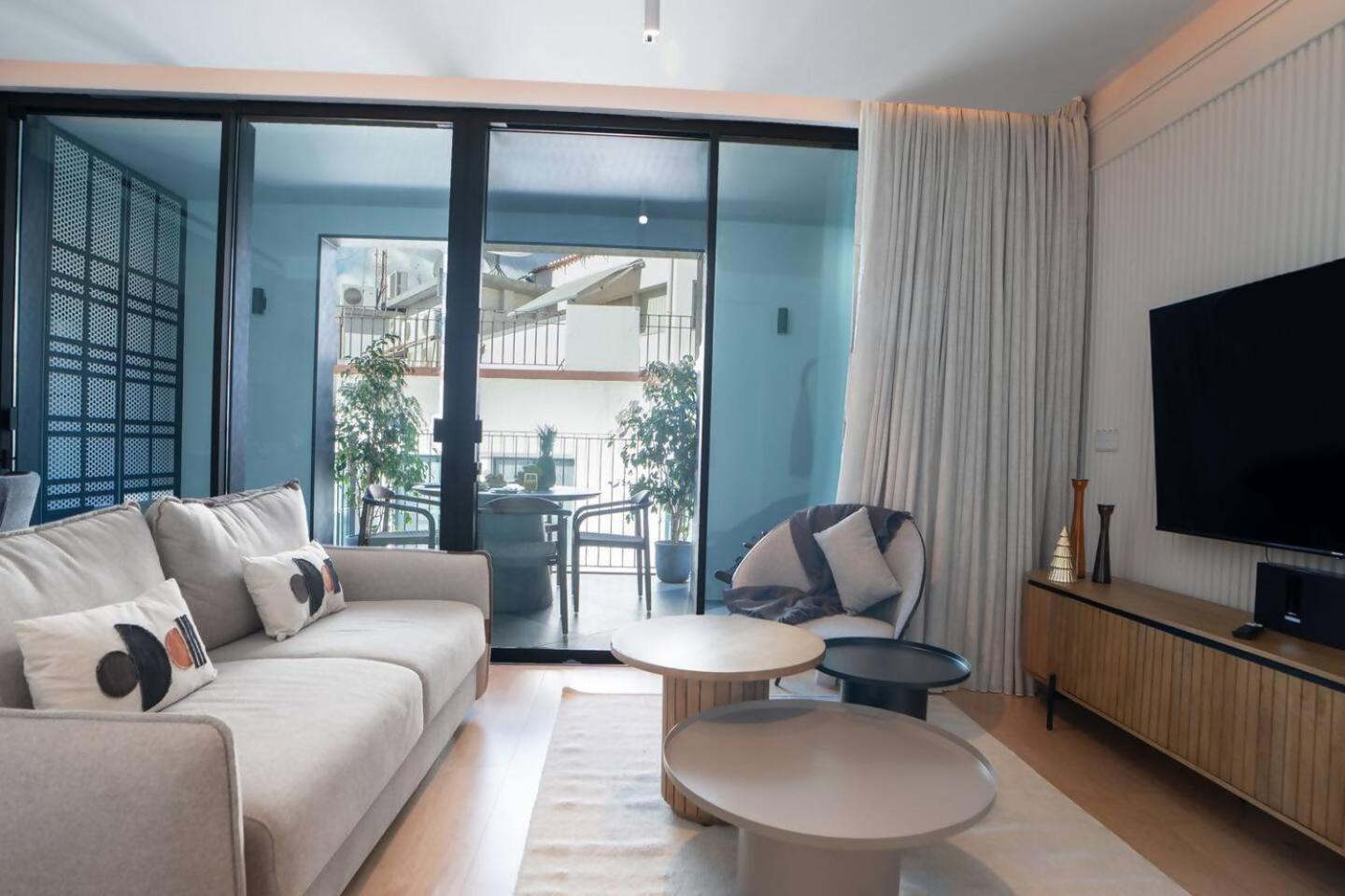 Empire Luxury Savoy Insular