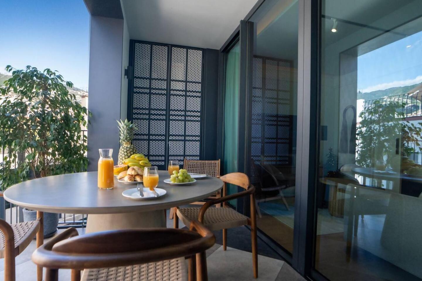 Empire Luxury Savoy Insular *