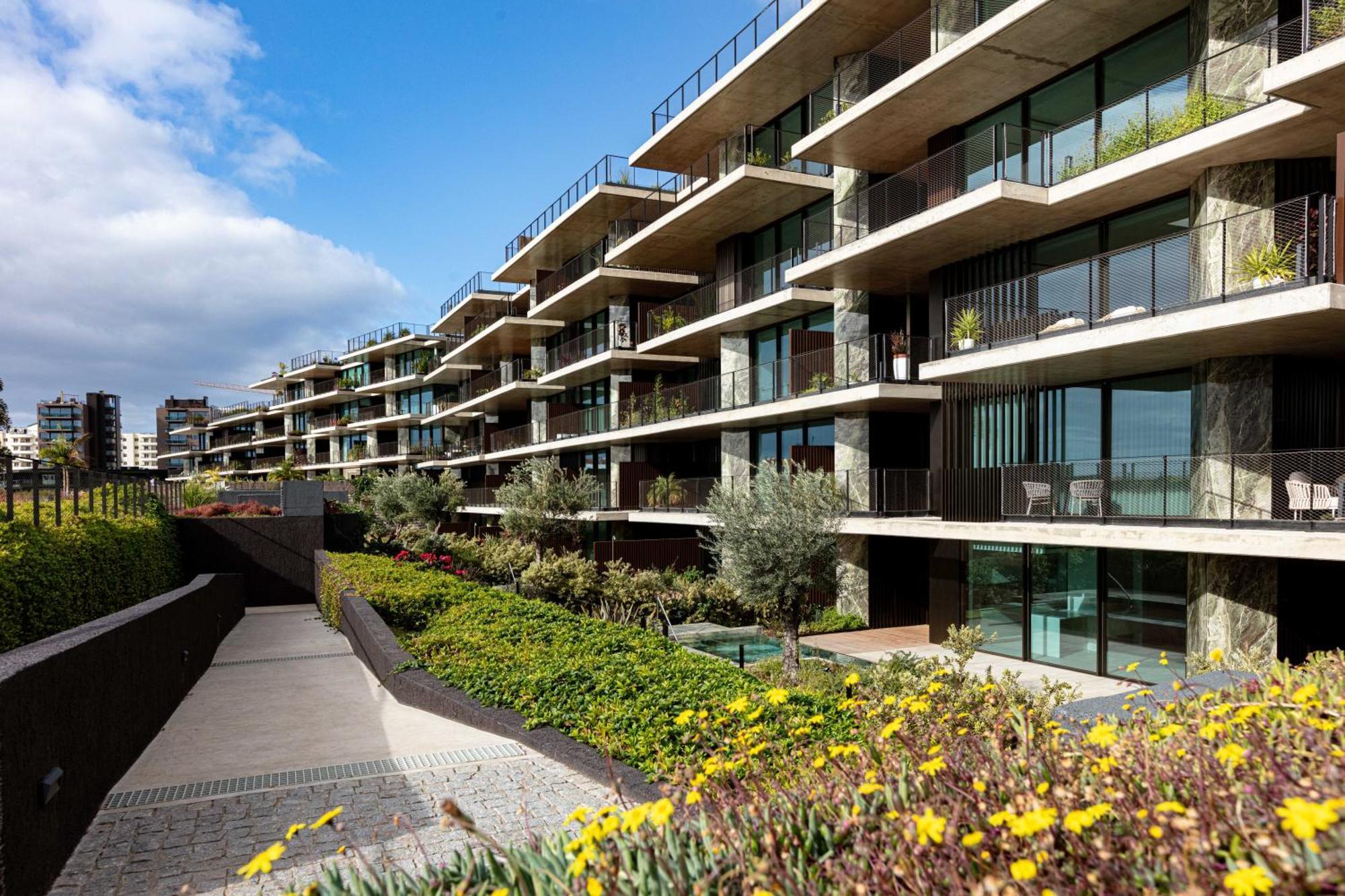 Savoy Monumentalis Va By Lm&ac Signature *