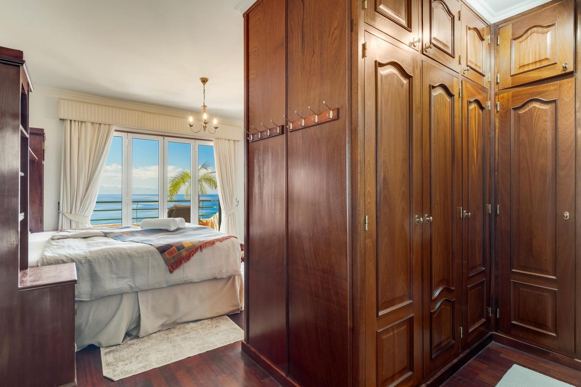 Bom Sucesso With Jacuzzi By Madeira Holiday home *