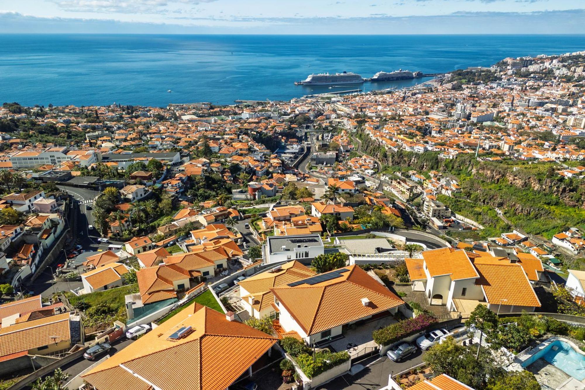 Holiday home Bom Sucesso With Jacuzzi By Madeira
