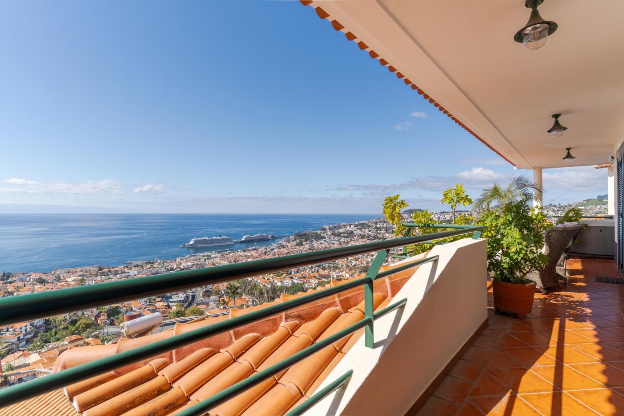 Holiday home Bom Sucesso With Jacuzzi By Madeira