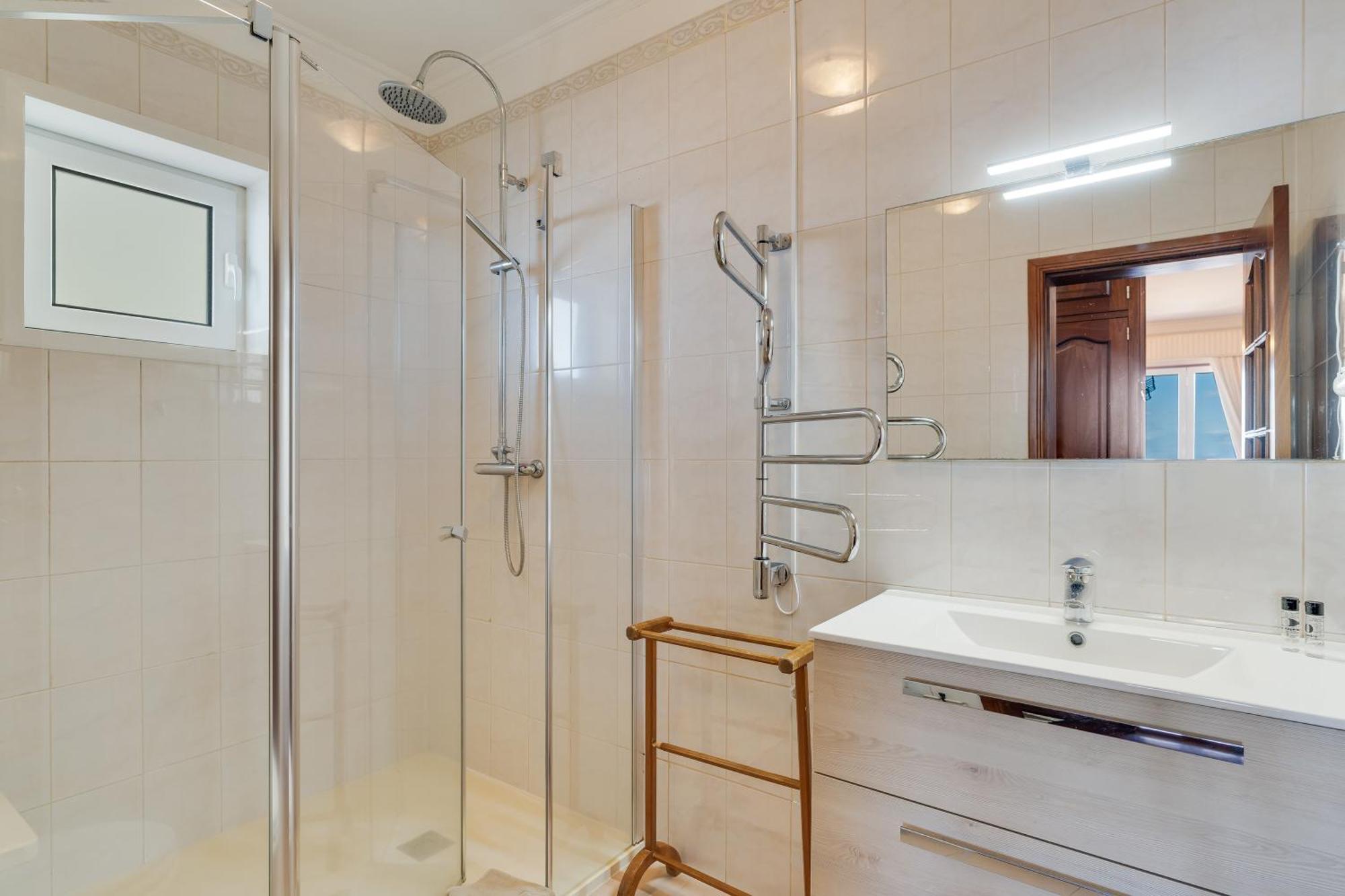 Bom Sucesso With Jacuzzi By Madeira Holiday home *