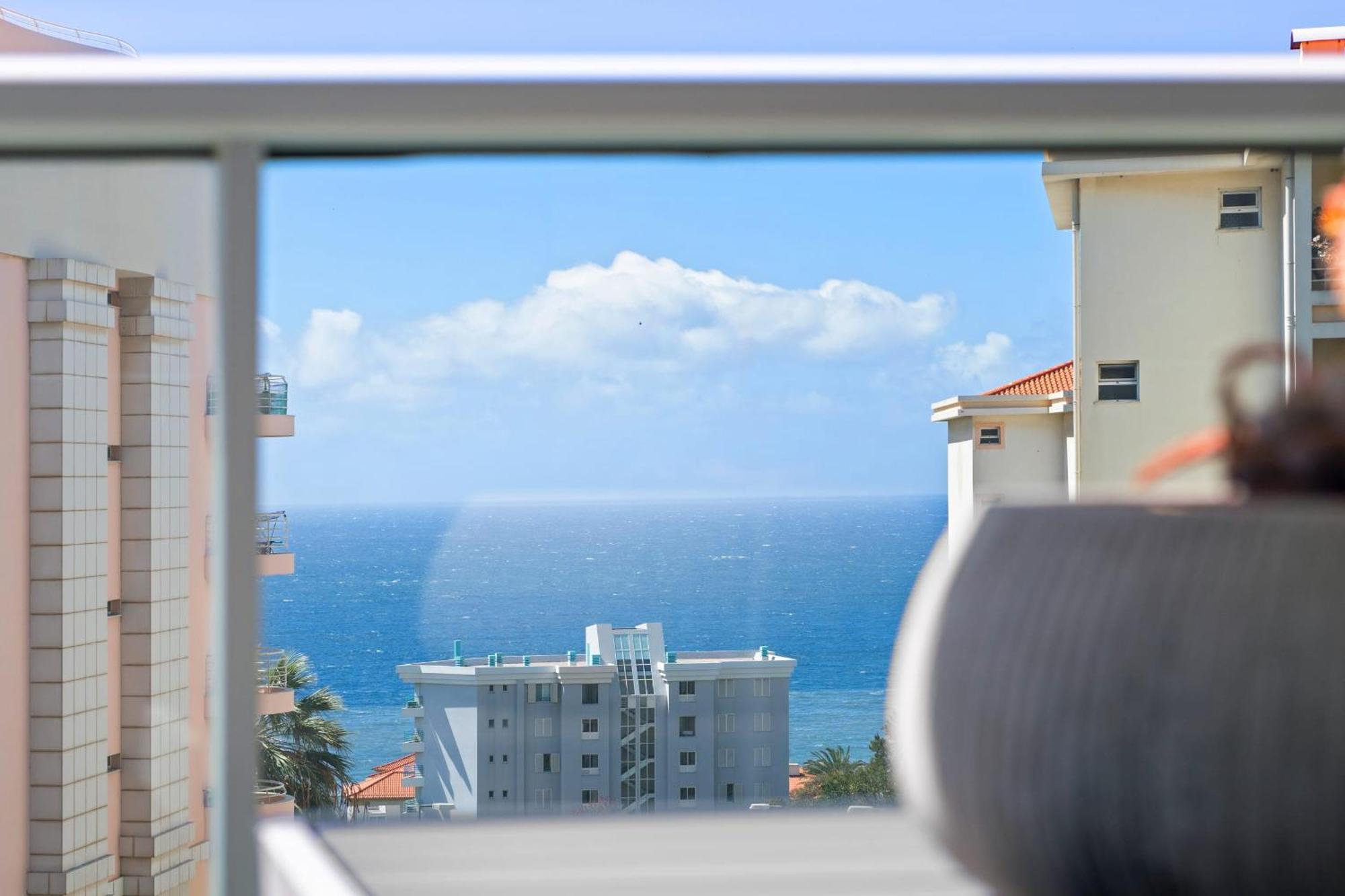 Atlantic View By An Island * Funchal (Madeira)