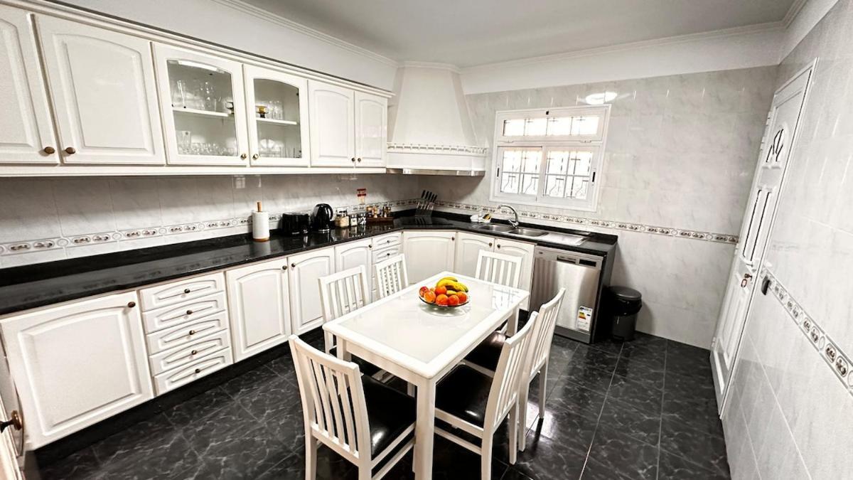 Casa Mollivia - Breath Taking Views Over Funchal (Madeira)