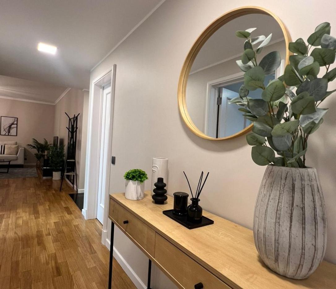 Modern Urban Apartment *