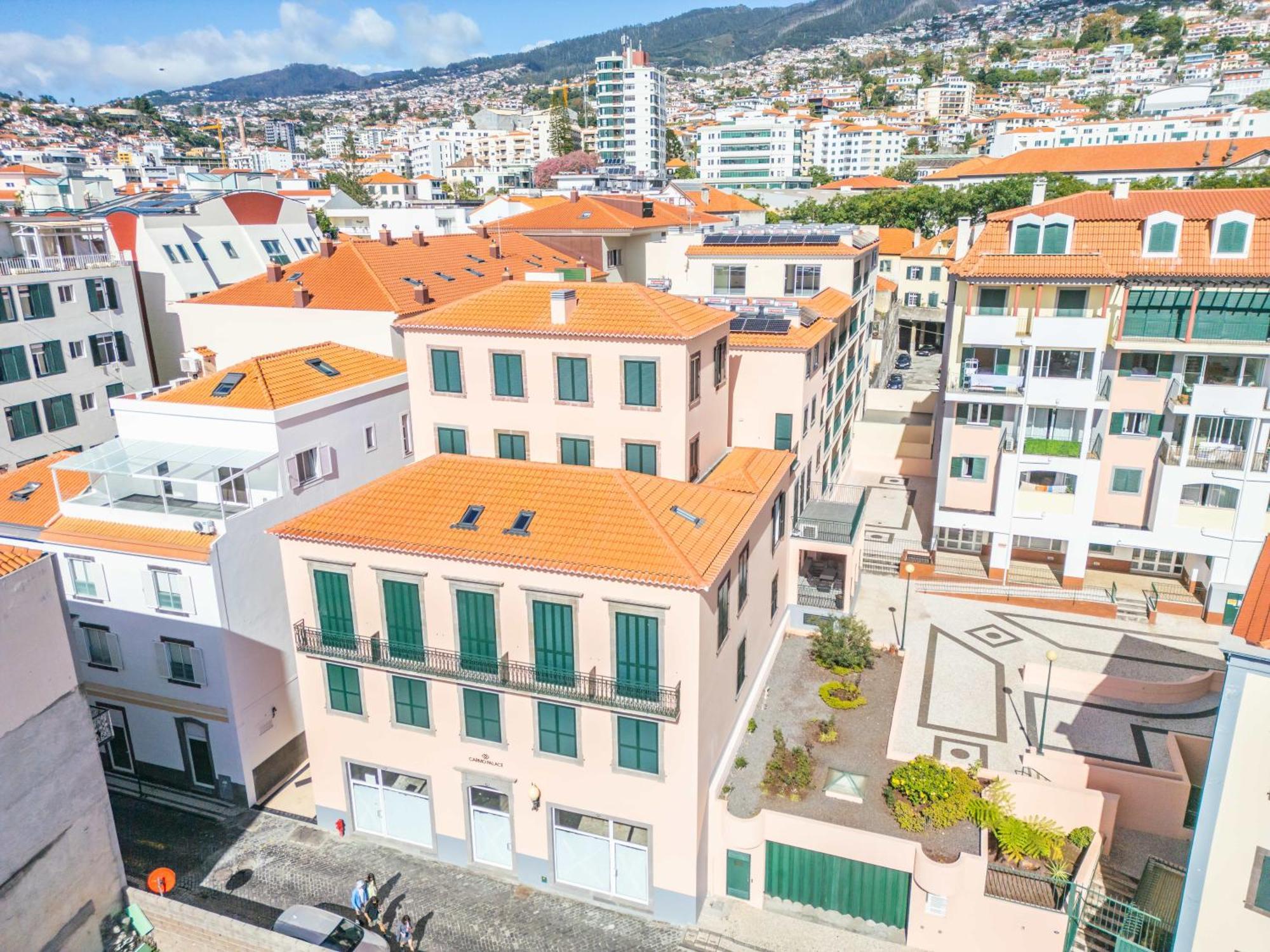 Apartment Se Cathedral Roof House