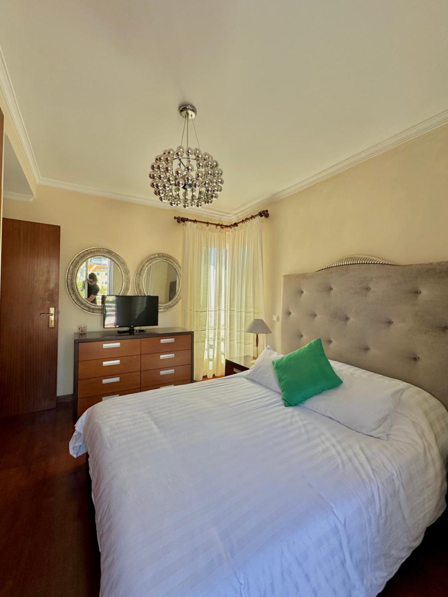 Bay View-walk To Lido & Center Apartment *