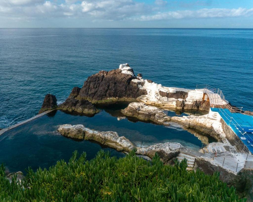 Ocean Cliff Retreat-between Natural Pools & Formosa *