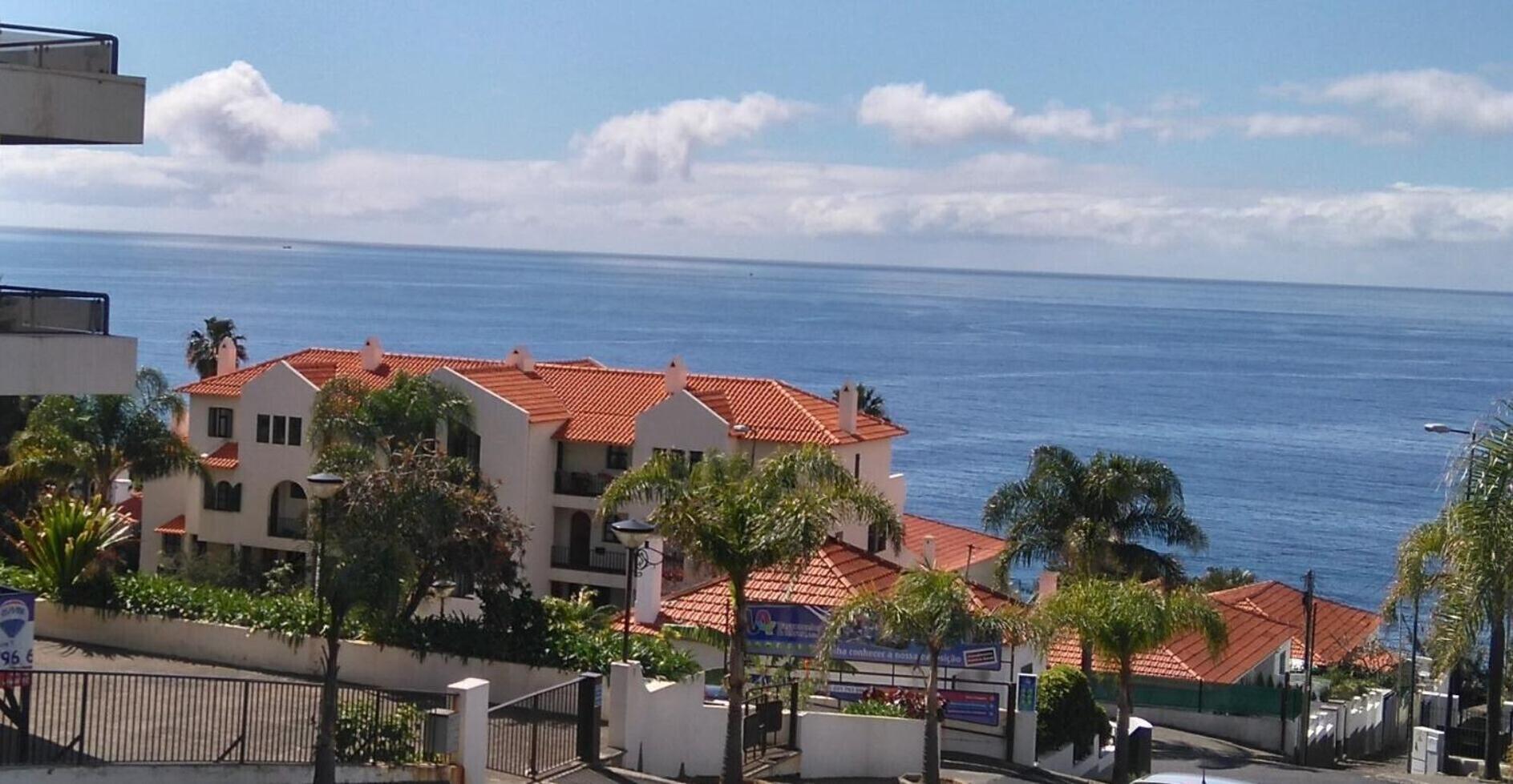 Apartment Ocean Cliff Retreat-between Natural Pools & Formosa *