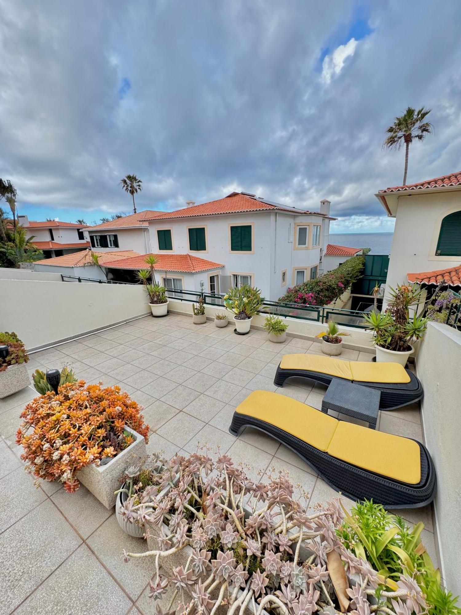 Ocean Cliff Retreat-between Natural Pools & Formosa