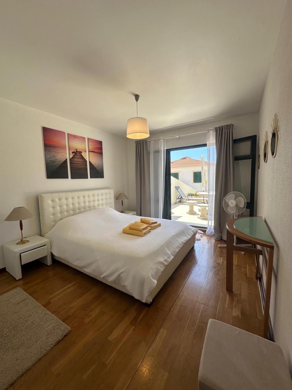 Apartment Ocean Cliff Retreat-between Natural Pools & Formosa