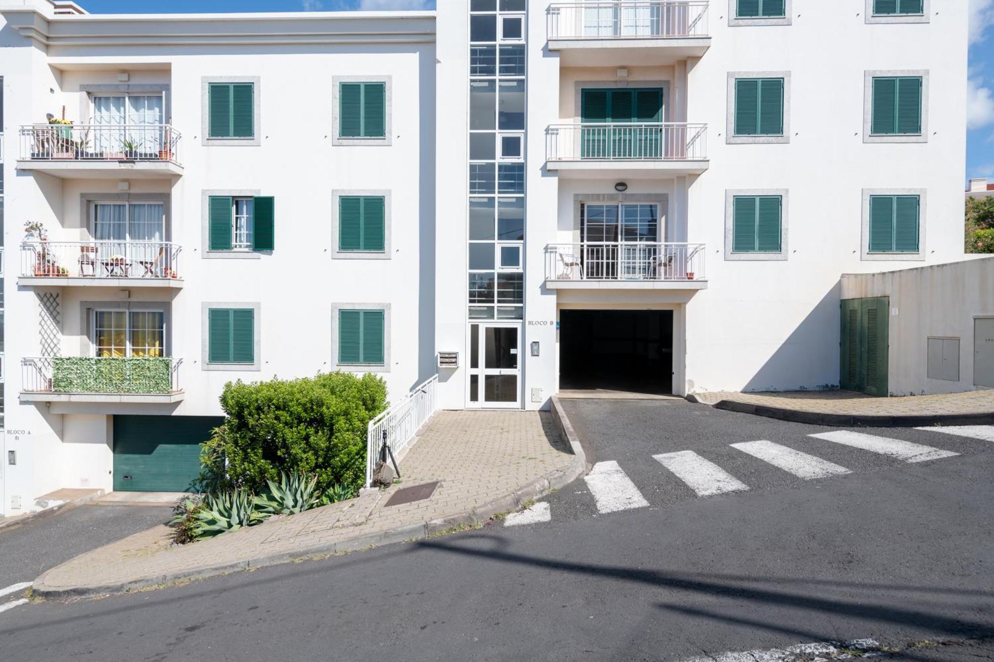 Unique Two-patios + Garage Funchal (Madeira)