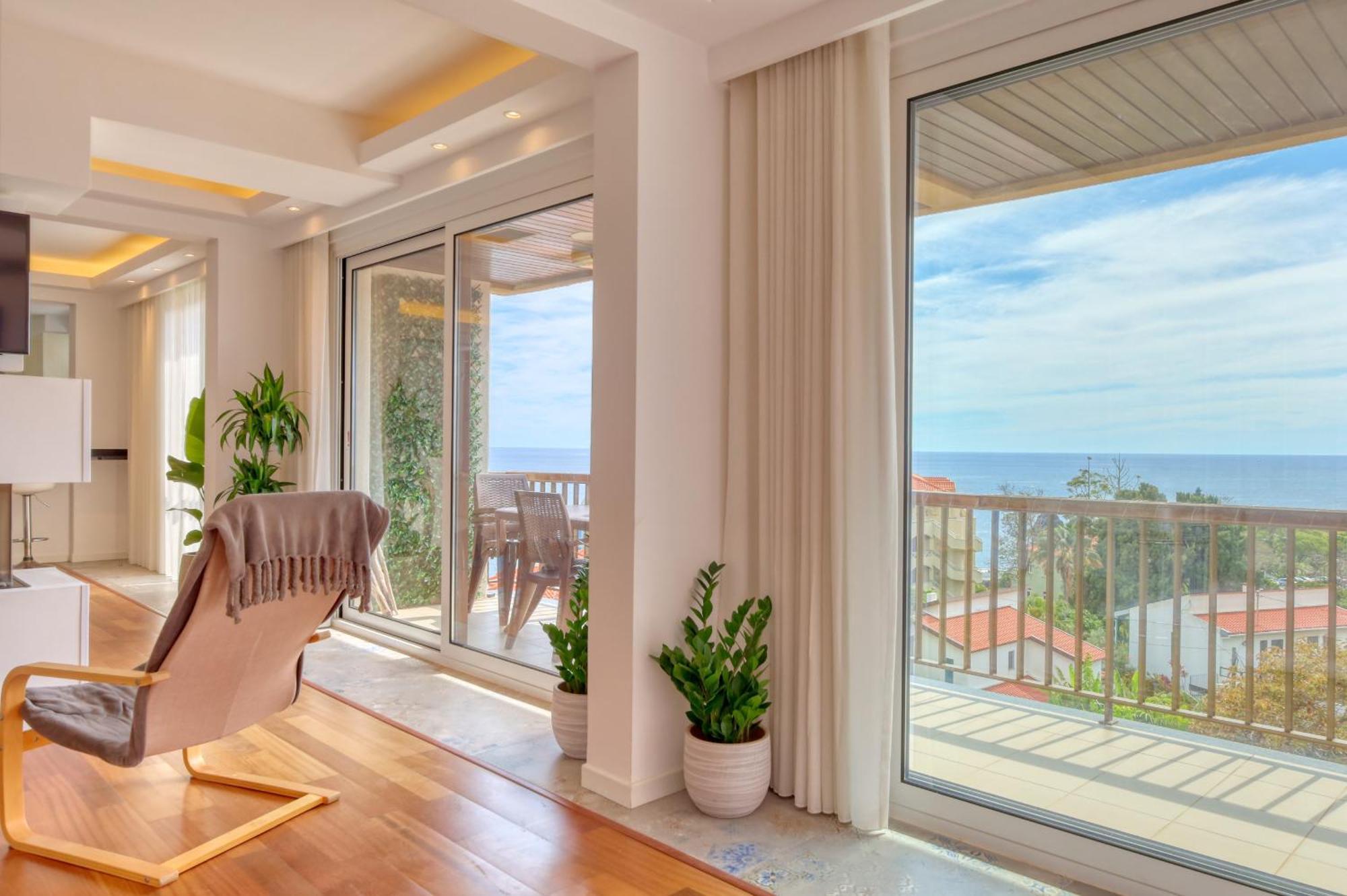Apartment Baia Cliff View, A In Madeira