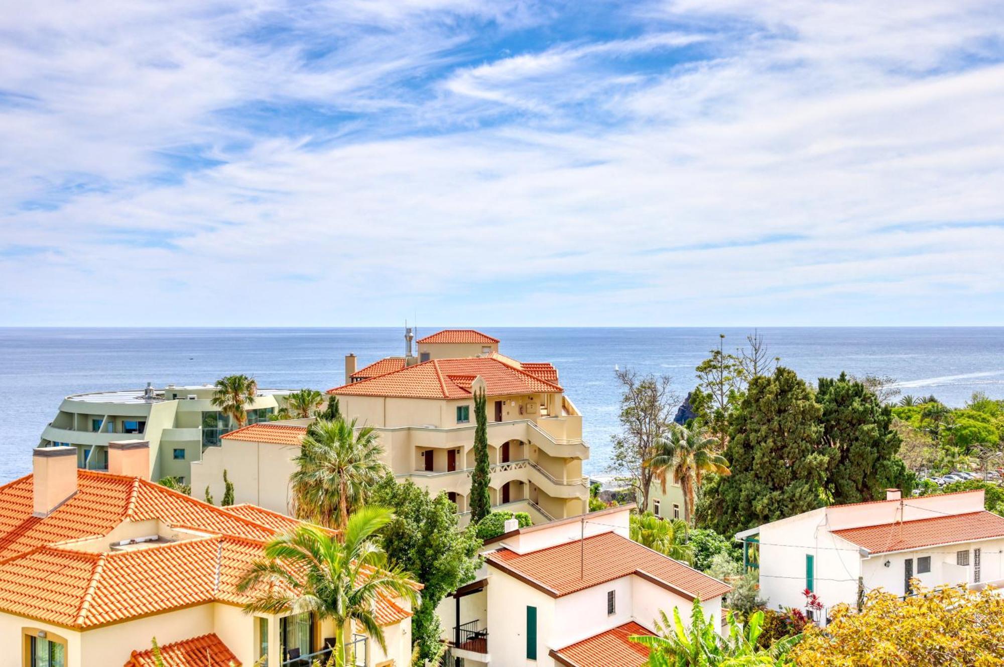 Baia Cliff View, A In Madeira *