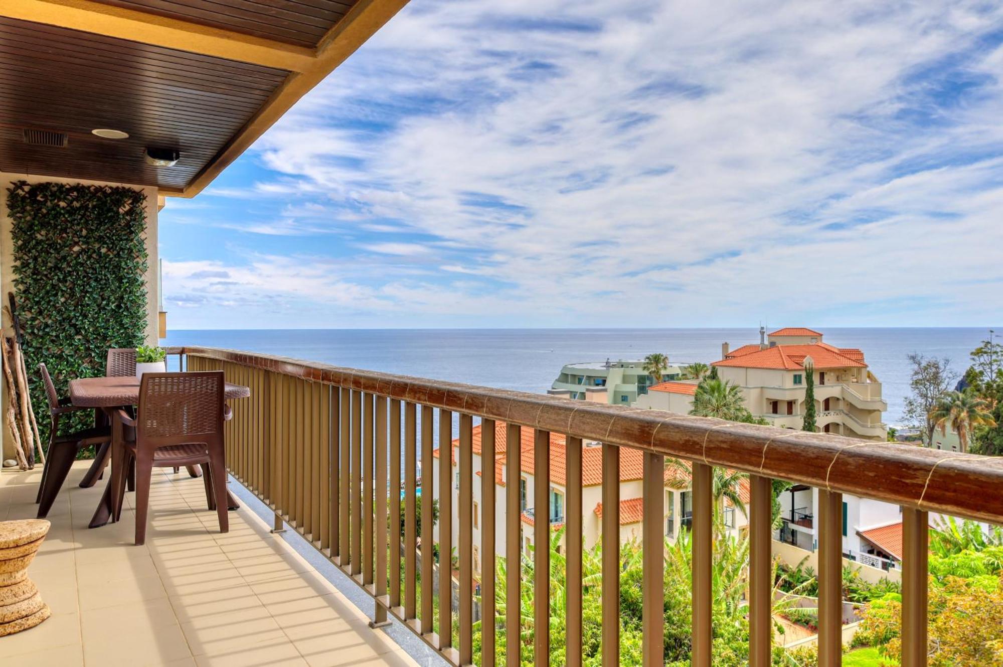 Baia Cliff View, A In Madeira Apartment