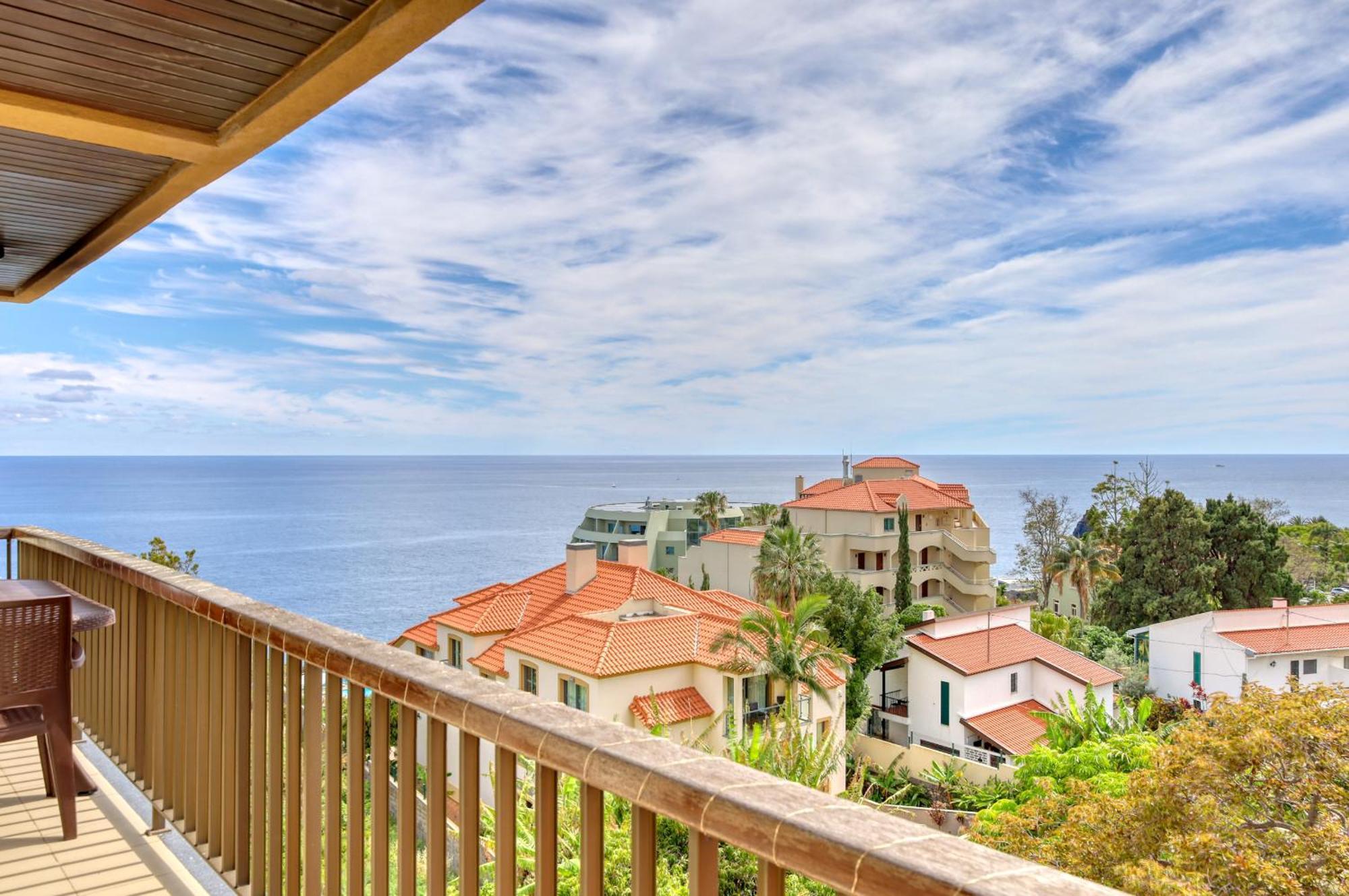 Apartment Baia Cliff View, A In Madeira *