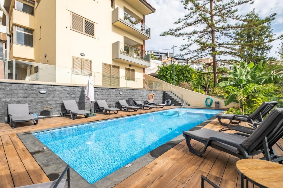 Casa Raposinhas V, * Funchal (Madeira)