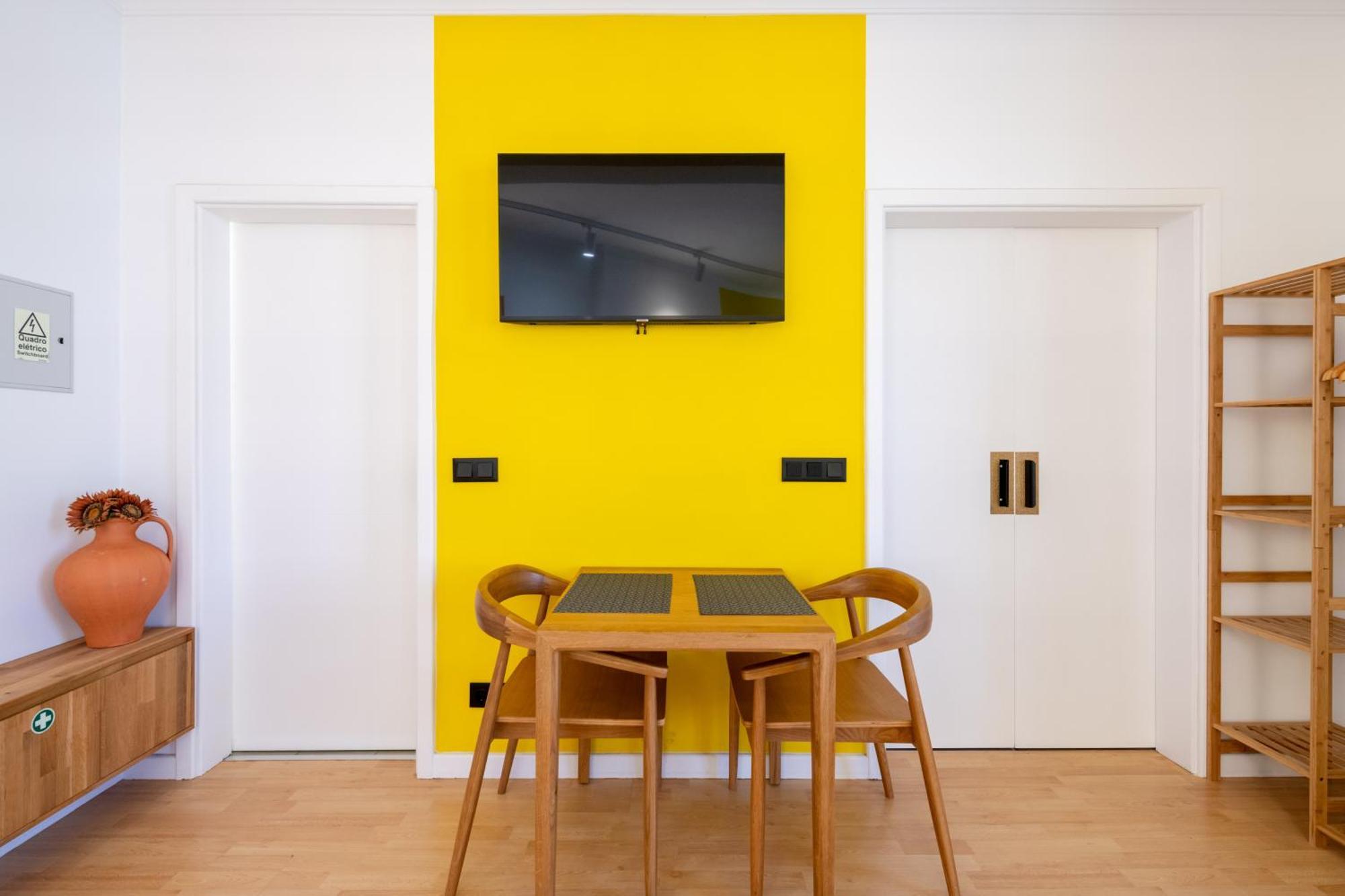 Yellow Sun Apartment