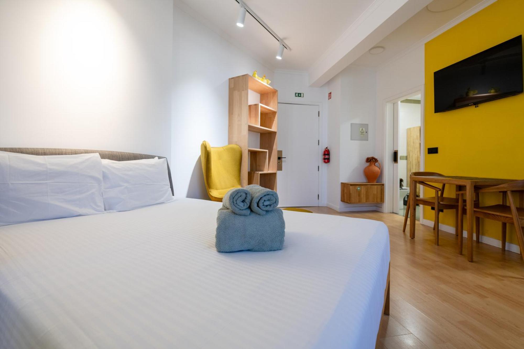 Yellow Sun Apartment