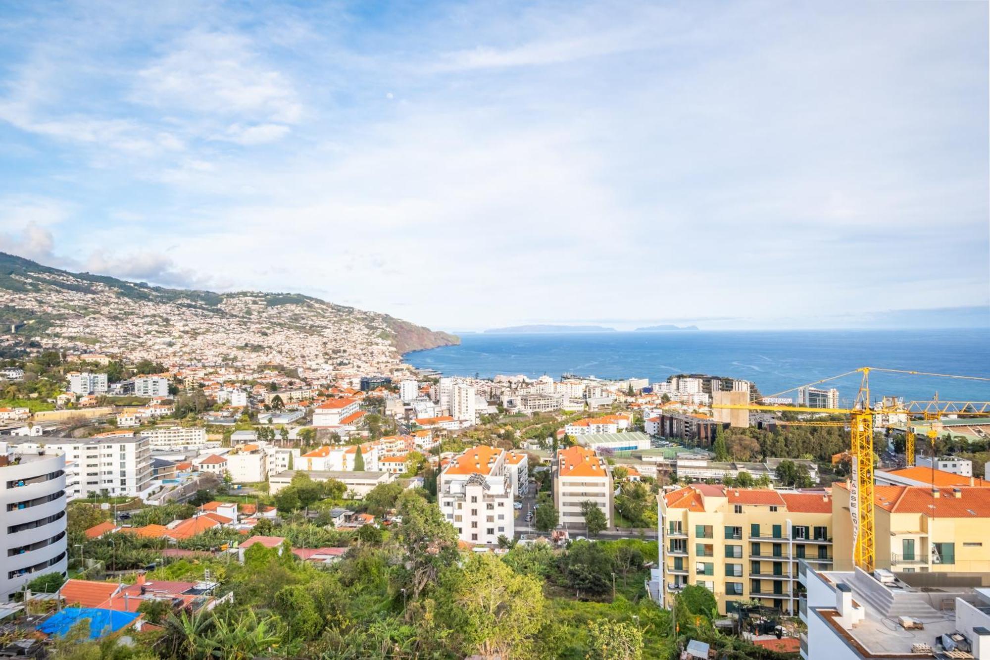 Panoramic Bay And Sea Views - Luxury 3-bed Flat *