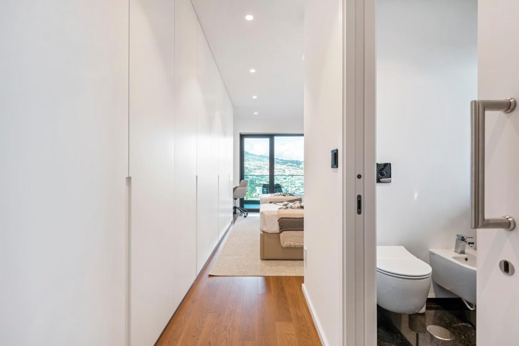 Panoramic Bay And Sea Views - Luxury 3-bed Flat Apartment
