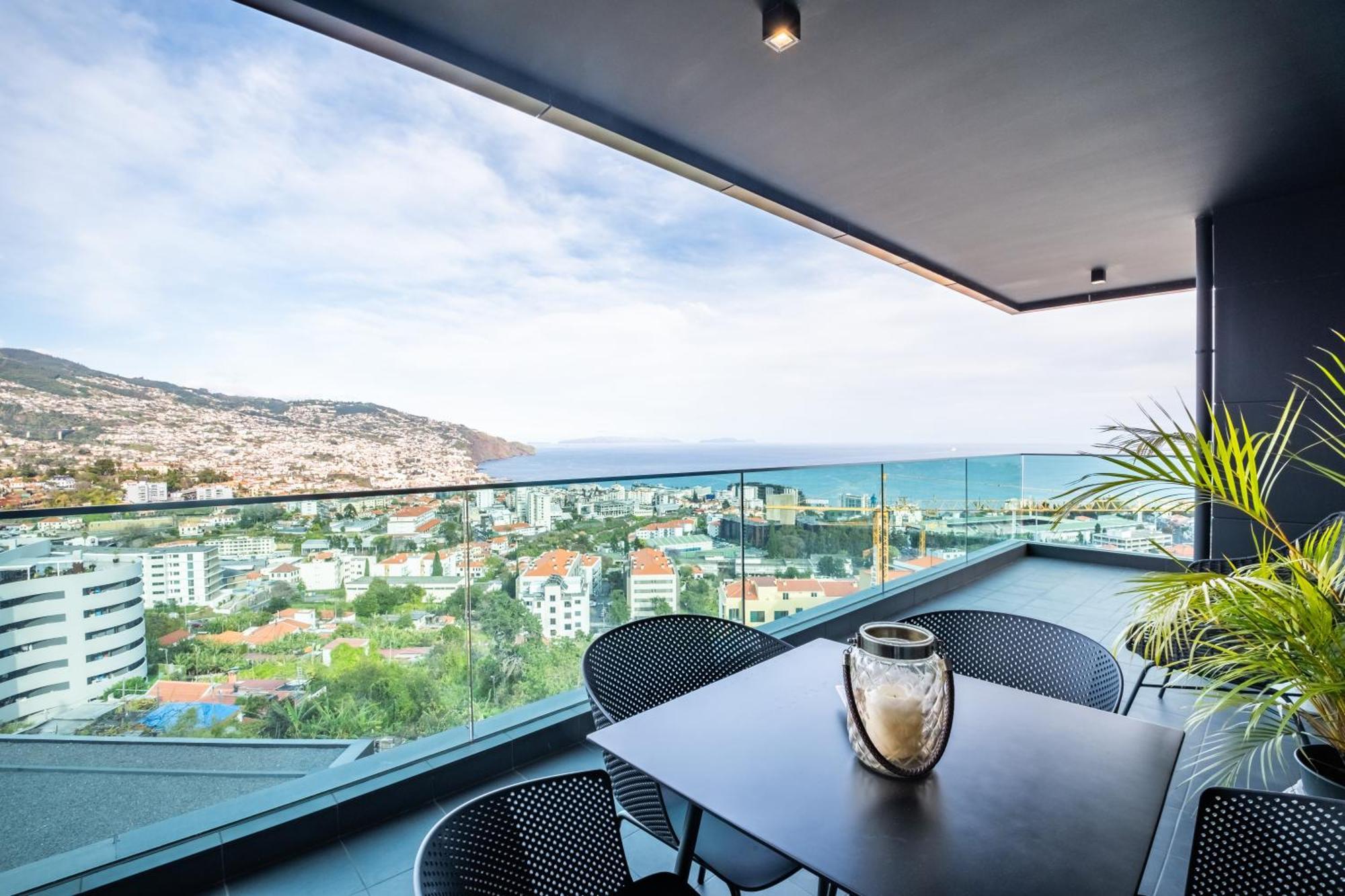 Panoramic Bay And Sea Views - Luxury 3-bed Flat Apartment Funchal (Madeira)