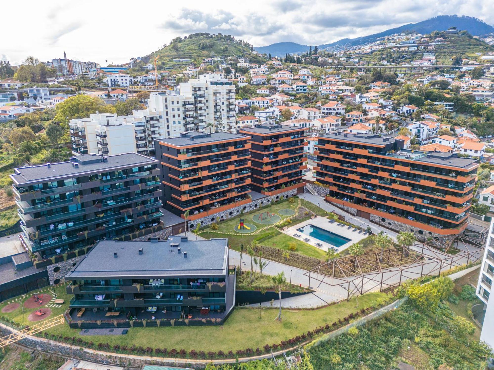 Panoramic Bay And Sea Views - Luxury 3-bed Flat * Funchal (Madeira)