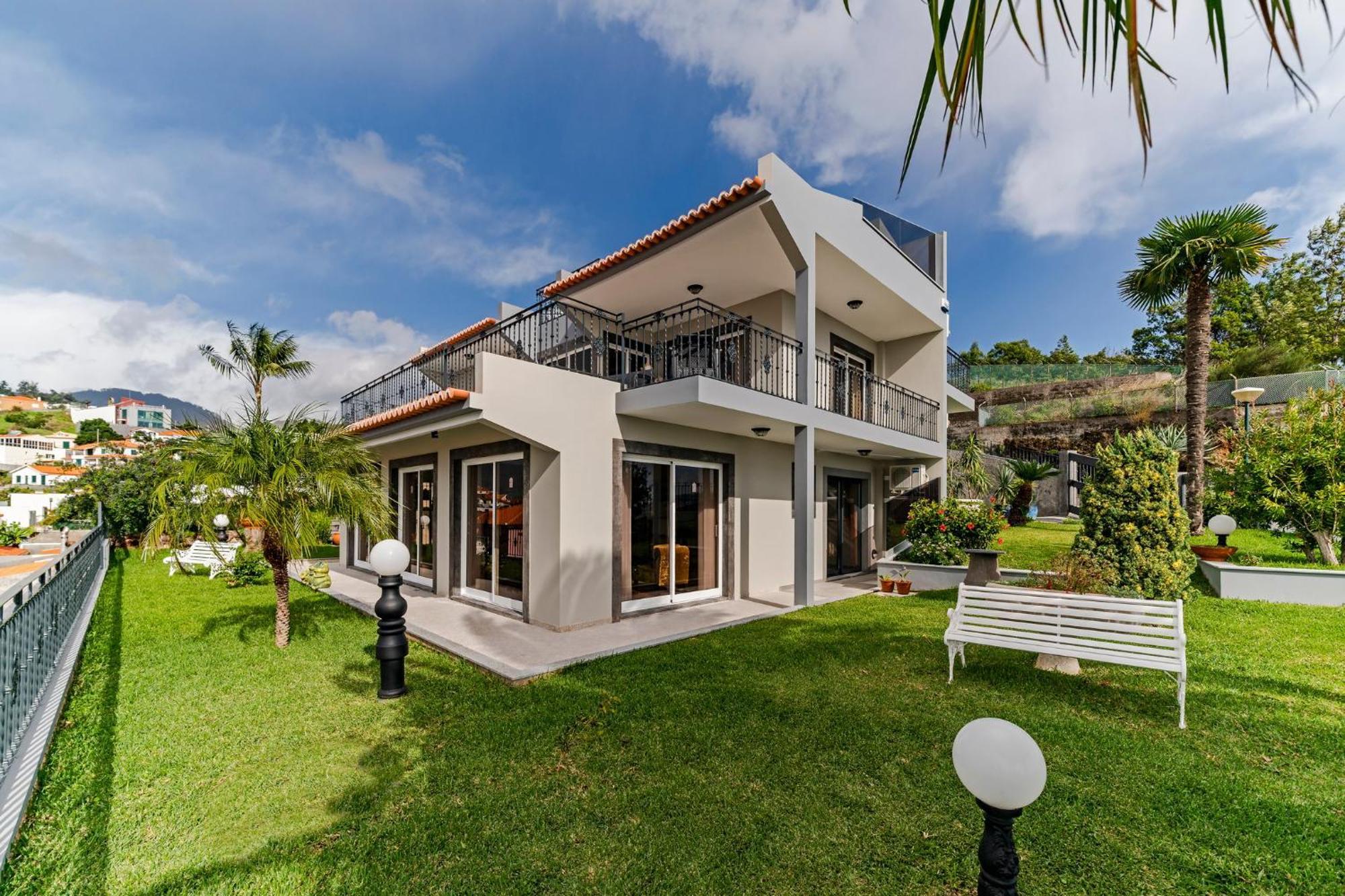 Exquisite Madeira Belair 4 Bedroom Panoramic Sea View Heated Pool Hot-tub *