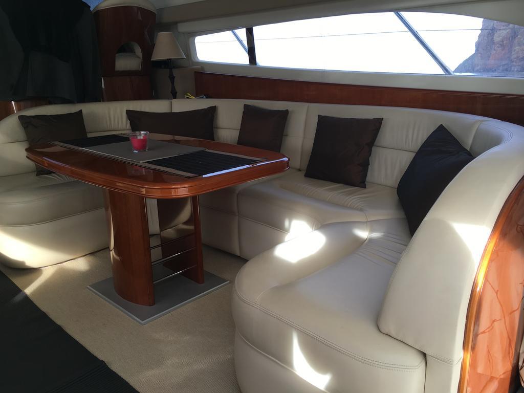 Botel Vass *