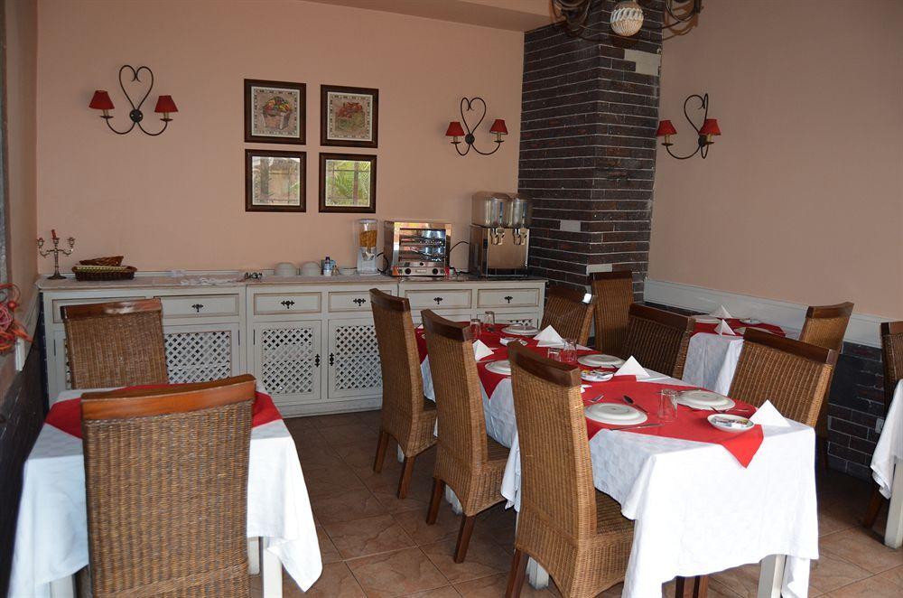 Residencial Mariazinha By Petit 2*