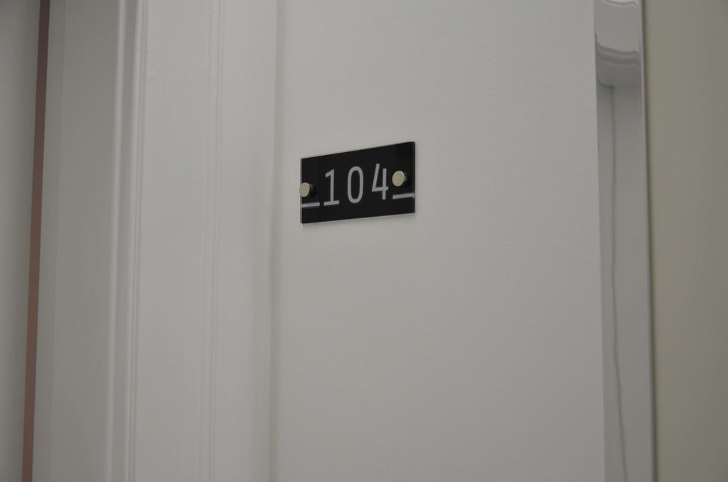 Edificio Charles 104 *