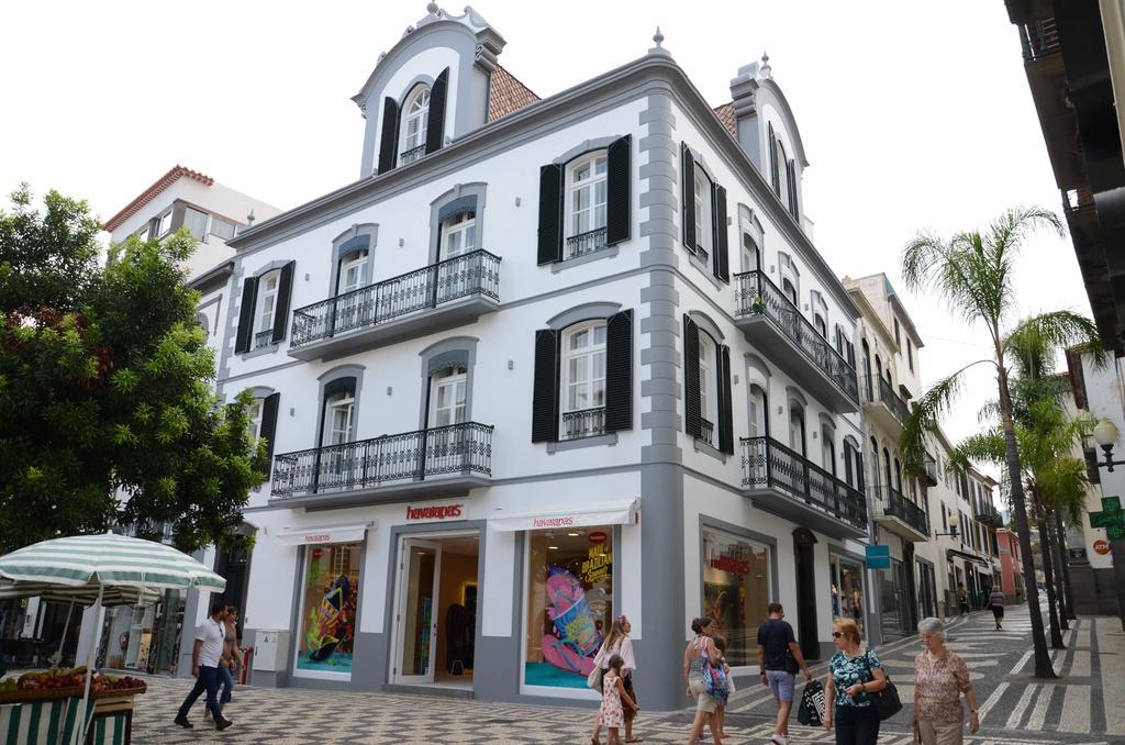 Edificio Charles 104 *