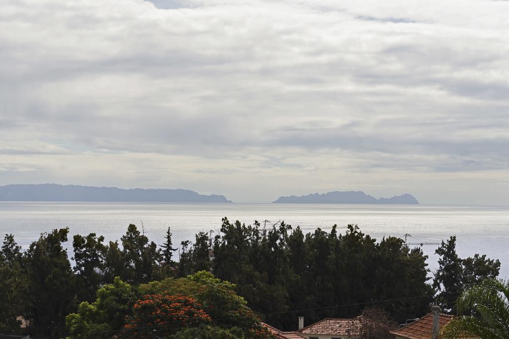 Barreiros I By An Island * Funchal (Madeira)