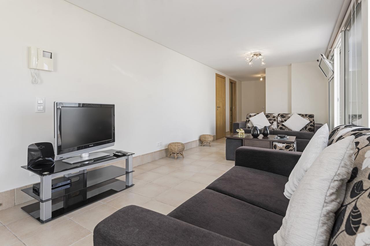 Jasmineiro Iii By An Island Apartment