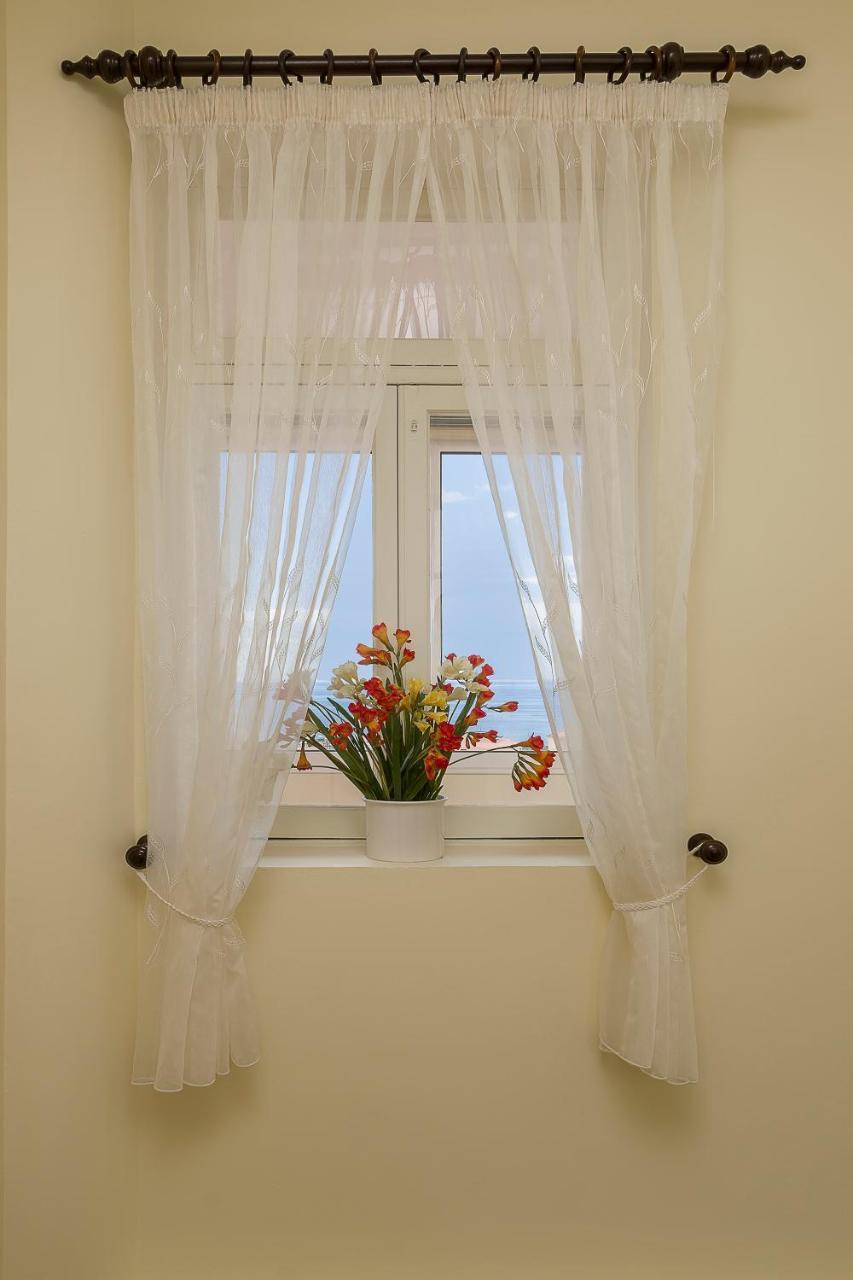 Window By Madeira Sun Travel * Funchal (Madeira)