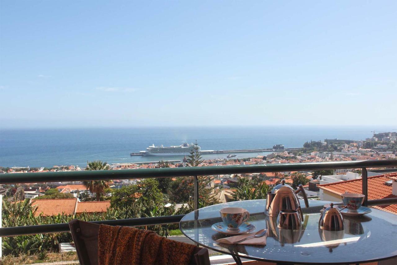 Apartment Stylish With Balcony And Amazing Views Over And The Sea