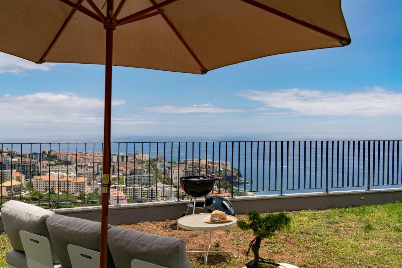 Papagaio By An Island Villa