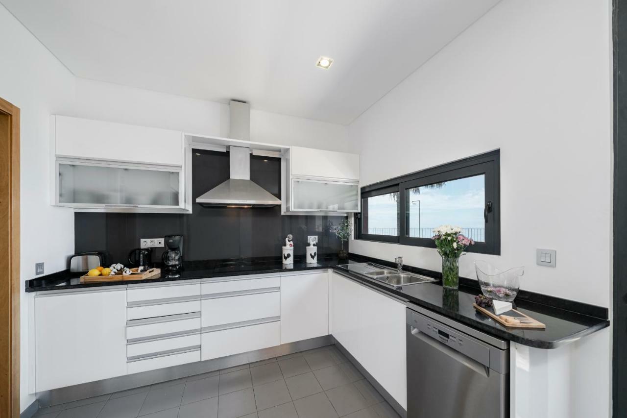 Papagaio By An Island Villa *