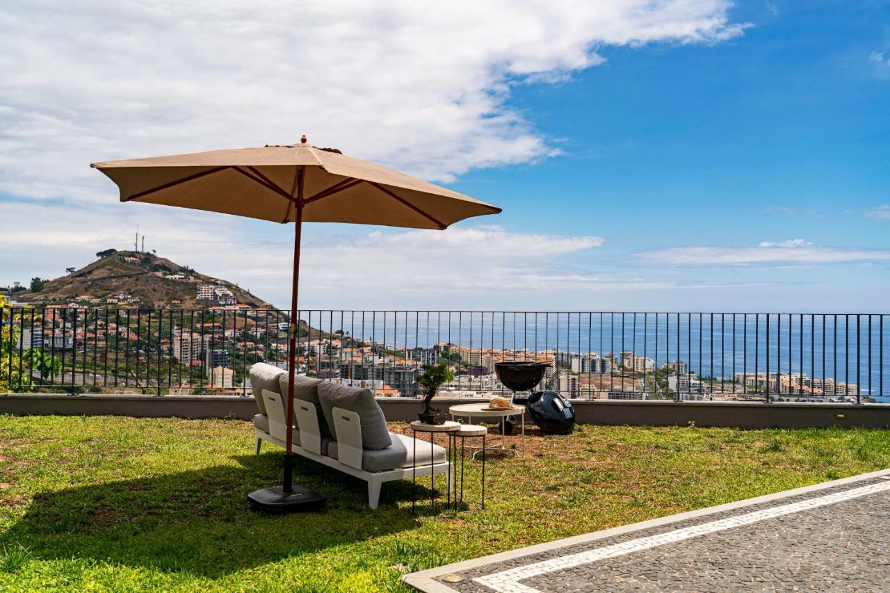 Papagaio By An Island Villa