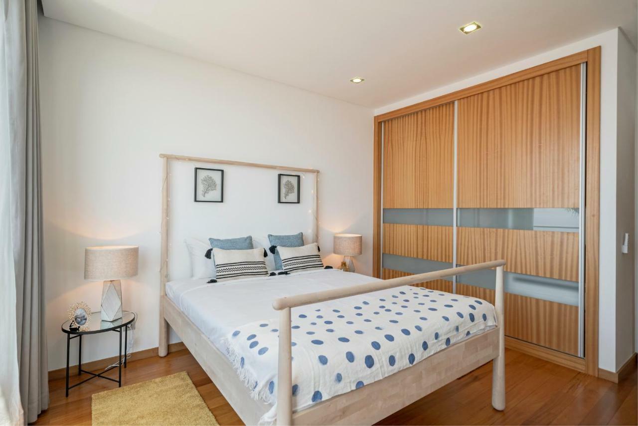 Papagaio By An Island Villa *
